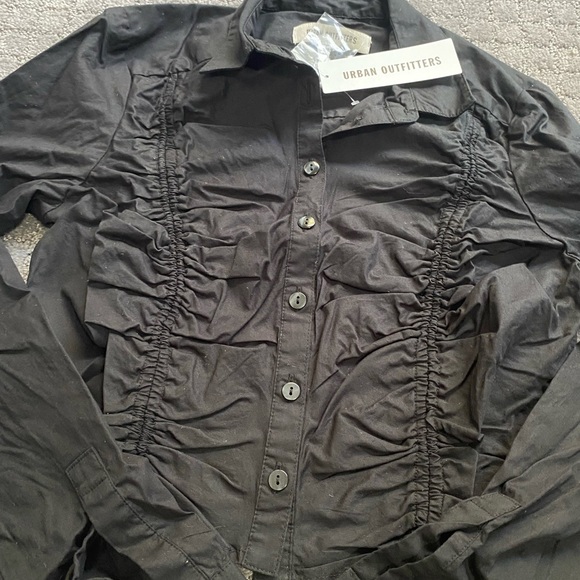 Urban Outfitters Jolie Ruched Button Down Top NWT Size S - Black - Picture 7 of 9